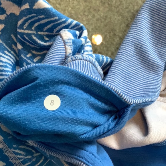 Lululemon blue shorts size 8 - Picture 4 of 4